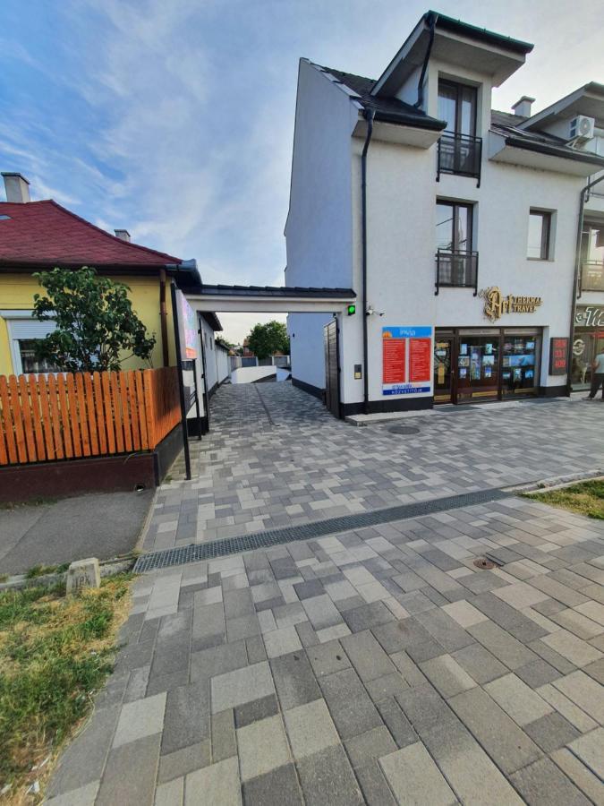 Krisi Apartman Hajdúszoboszló Exteriör bild
